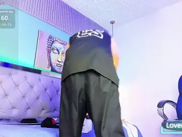 Stripchat Live Sex of Ethanx18_