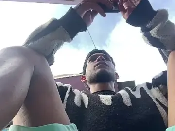 Stripchat Live Sex of tanned_boy