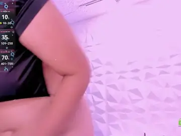 Stripchat Free Live Porn of nahomi_sex1