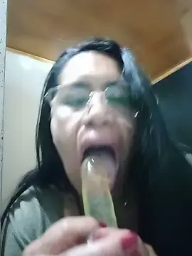 Stripchat Live Sex Cam of Emilif_