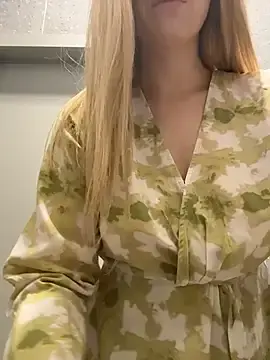Stripchat Free Porn Cam of SashaCatt