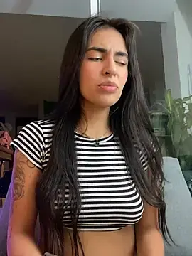 Stripchat Live Sex Cam of DaphneUwu