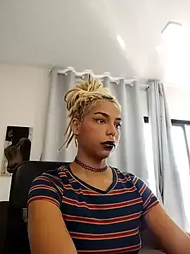 Stripchat Sex Cam of Helenoir