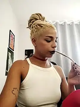 Stripchat Adult Webcam of Helenoir