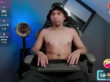 Stripchat Live Sex of ALPHA_LATINO