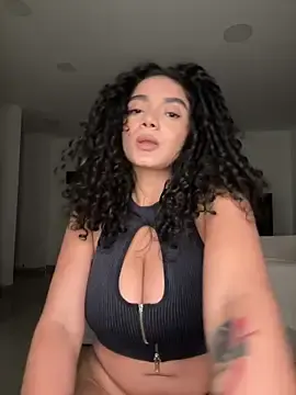 Stripchat Live Sex Cam of Curlyierr