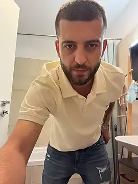 Stripchat Live Porn of Pablo_Hornyguy95