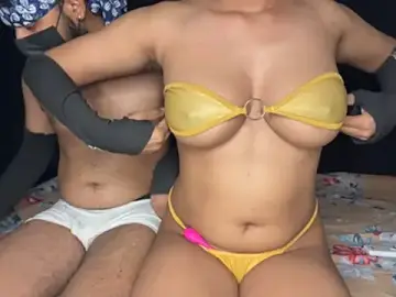Stripchat Live Sex of Sassywildcouple_