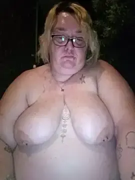 Stripchat Best live sex cam show of diosacurvy1984