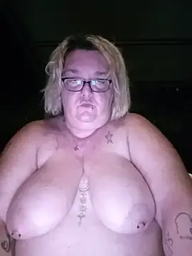 Stripchat Sex Cam of diosacurvy1984