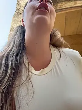 Stripchat Live Sex Cam of Mona_Plus