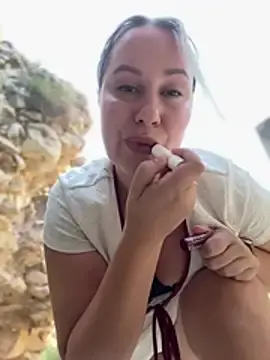 Stripchat Adult Webcam of Mona_Plus