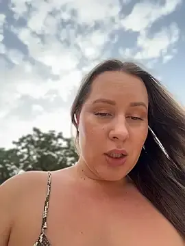 Stripchat Nude Webcam of Mona_Plus
