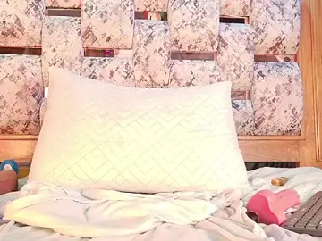 Stripchat Live Sex Cam of Paulina25_