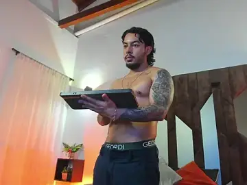 Stripchat Live Sex Cam of Justin_WhiteJS
