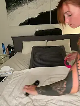 Stripchat Live Sex Cam of Laurahorney_xo