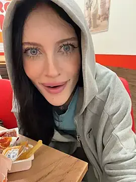Stripchat Live Sex Cam of Melissa_crazy