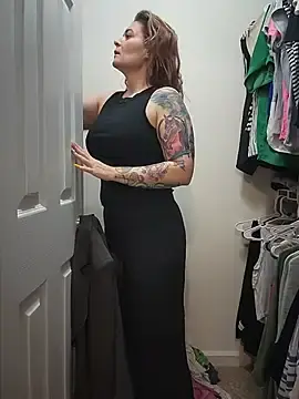 Stripchat Free Live Porn of HollyTattoo