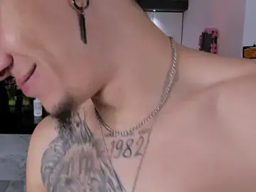 Stripchat Sex Cam of sexy_hot_friends_