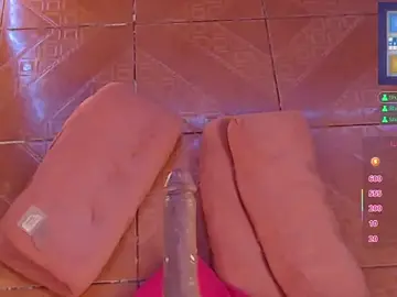 Stripchat Free Porn Cam of Emmy_Ruiz
