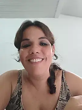 Stripchat Free Live Porn of Bellapotencia1985
