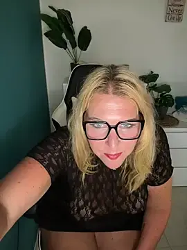 Stripchat Free Live Porn of SuesseAurelie1