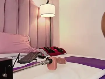 Stripchat Sex Cam of HallyBans