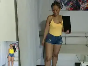 Stripchat Sex Chat of Tinymilf_