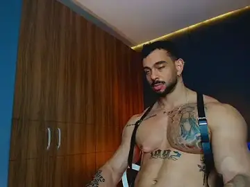 Stripchat Live Sex Cam of massimo_visconti