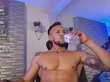Stripchat Live Sex Cam of ARON_TAYLER01