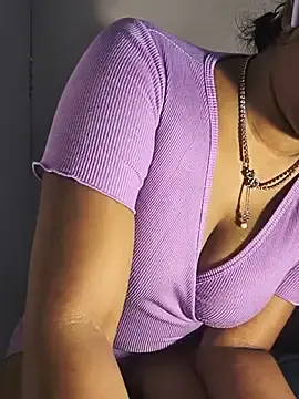 Stripchat Live Sex Cam of DIRTYSECRET_QUEEN_07