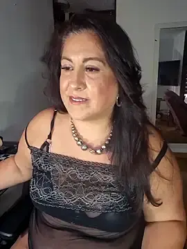 Stripchat Adult Webcam of CurvyFireLatina