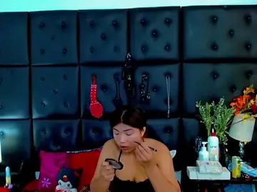 Stripchat Live Sex Cam of Cloelombard