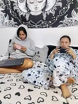 Stripchat Free Porn Cam of emily_n_abby
