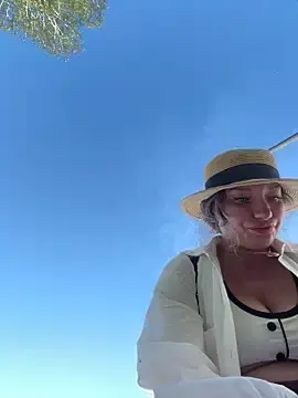 Stripchat Free Live Porn of MooonReal