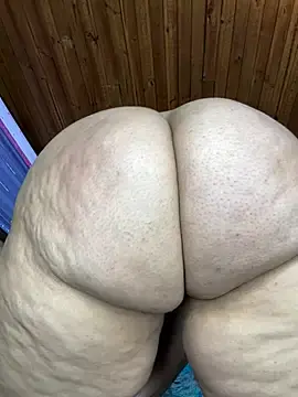 Stripchat Live Sex Cam of scarlet_tommy
