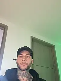 Stripchat Live Sex Cam of _jamesleandros1