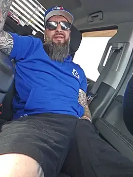 Stripchat Free Live Porn of Beardedtattood