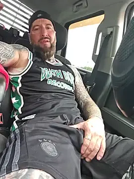 Stripchat Free Porn Cam of Beardedtattood