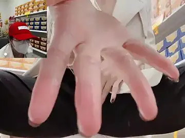 Stripchat Free Porn Cam of Sneaky_Cumshoot