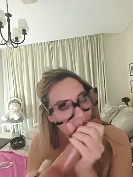 Stripchat Free Live Porn of lolavalecuatro