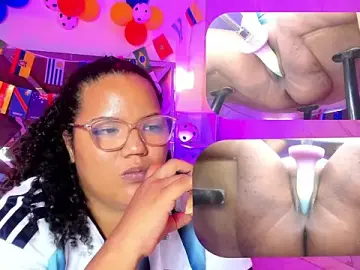 Stripchat Adult Webcam of MhiaRey