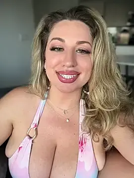 Stripchat Live Sex Cam of miamellycious
