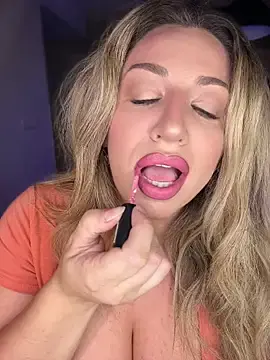 Stripchat Adult Webcam of miamellycious