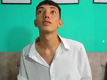 Stripchat Live Sex Cam of MaikolOrtizz