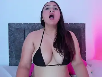 Stripchat Live Sex Cam of MiaFoox__