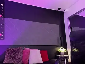 Stripchat Watch Live Sex Cams of SaraaMills