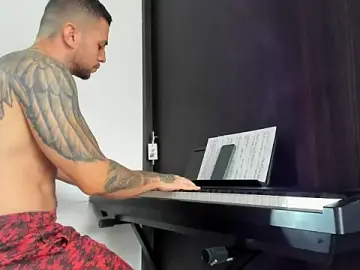 Stripchat Live Sex Cam of logan_smith