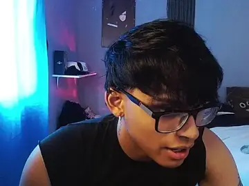 Stripchat Free Porn Cam of Mr_yisuzz