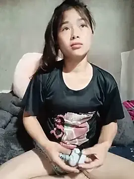 Stripchat Live Sex Cam of HeresThuy22